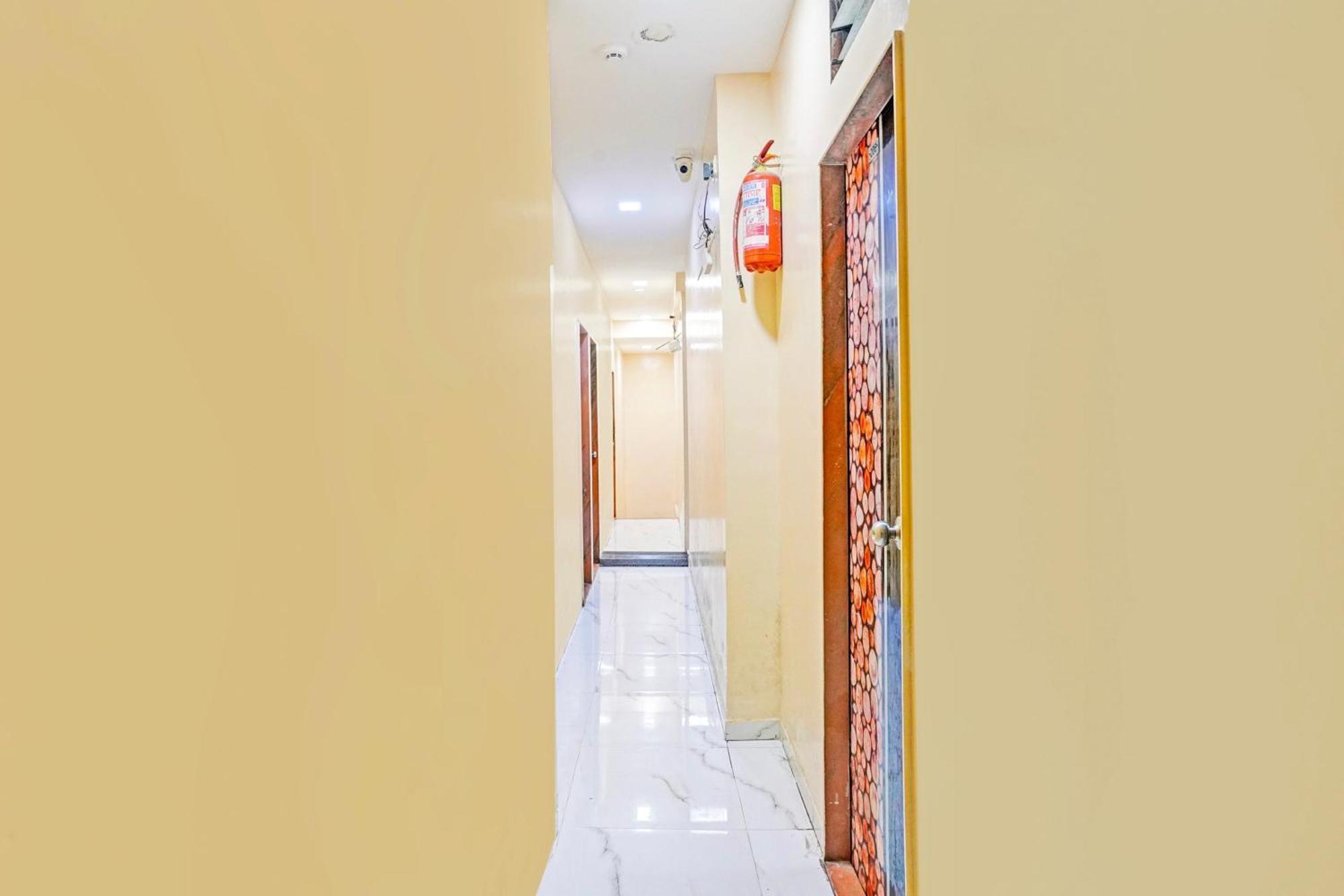 Hotel O Asma Мумбай Екстериор снимка